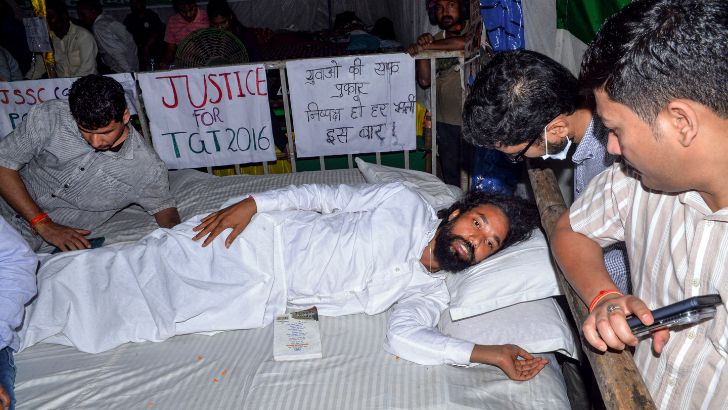 https://salarnews.in/public/uploads/images/newsimages/maannewsimage03082026_222809_Jharkhand Protest.jpg